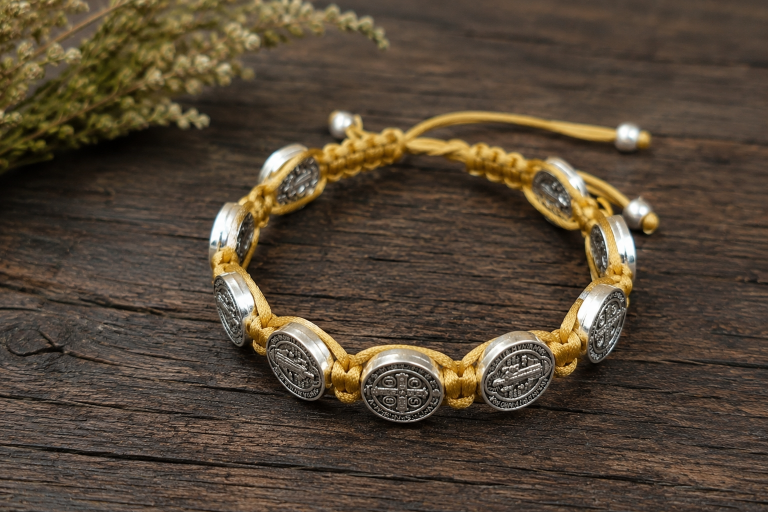 pulsera san Benito dorada