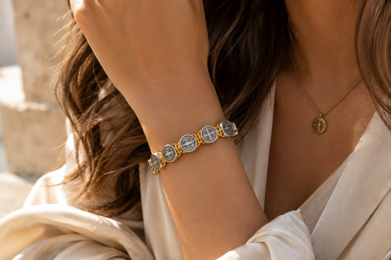 pulsera san Benito dorada