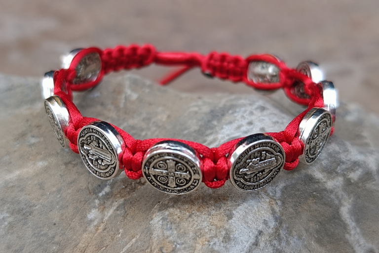 pulsera san Benito roja